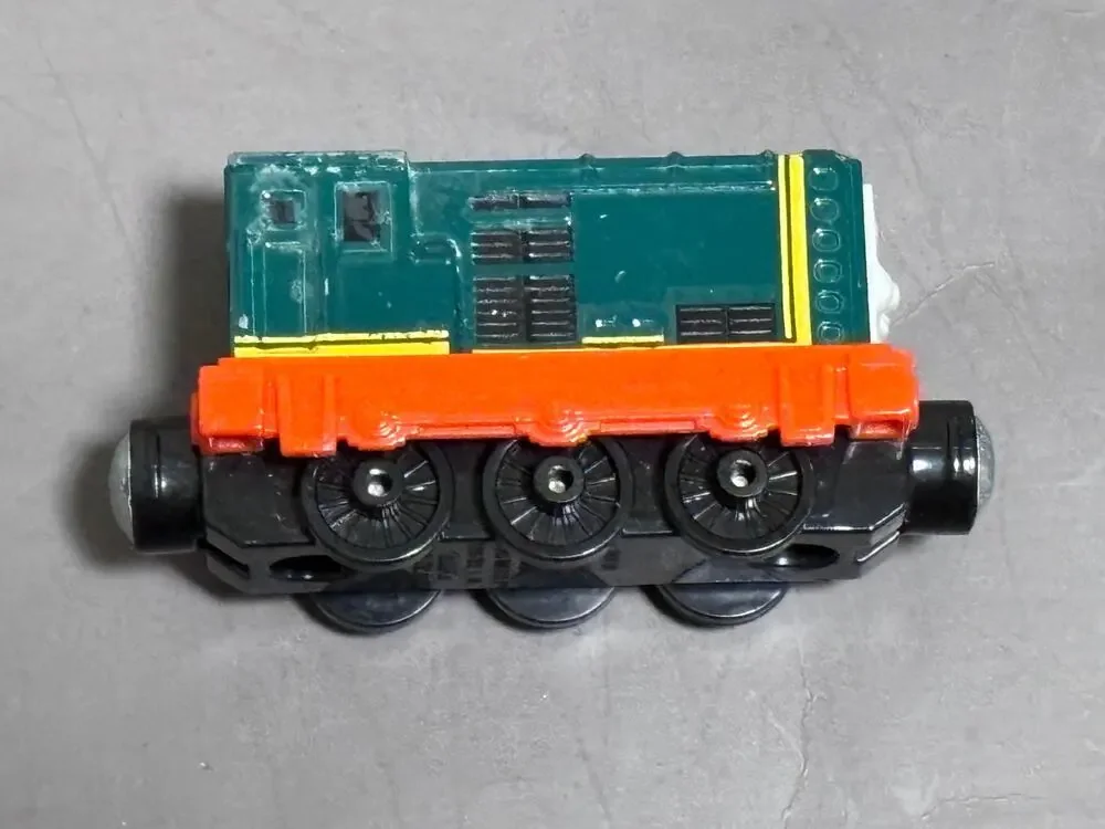 Thomas & Friends Diecast Take N Play Paxton Train Engine Round Magnets 2015